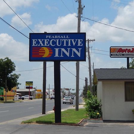 Executive Inn Pearsall Экстерьер фото