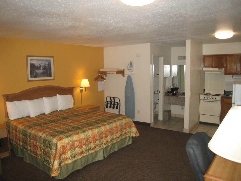 Executive Inn Pearsall Номер фото