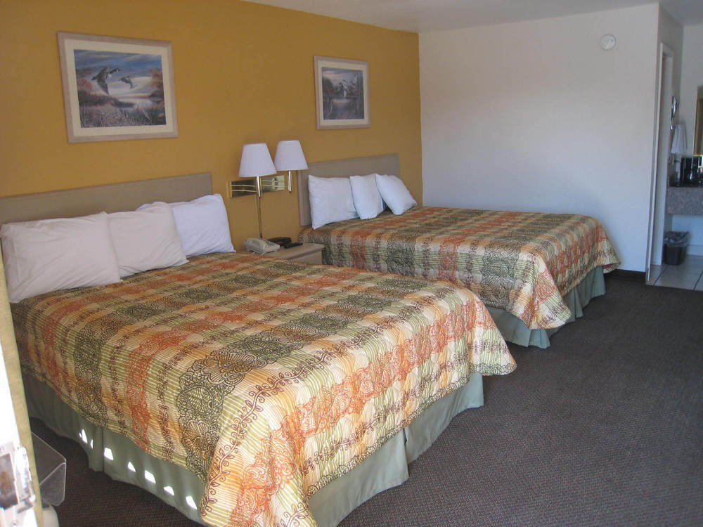 Executive Inn Pearsall Номер фото