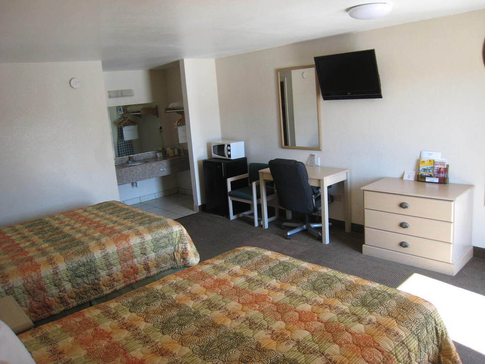 Executive Inn Pearsall Номер фото