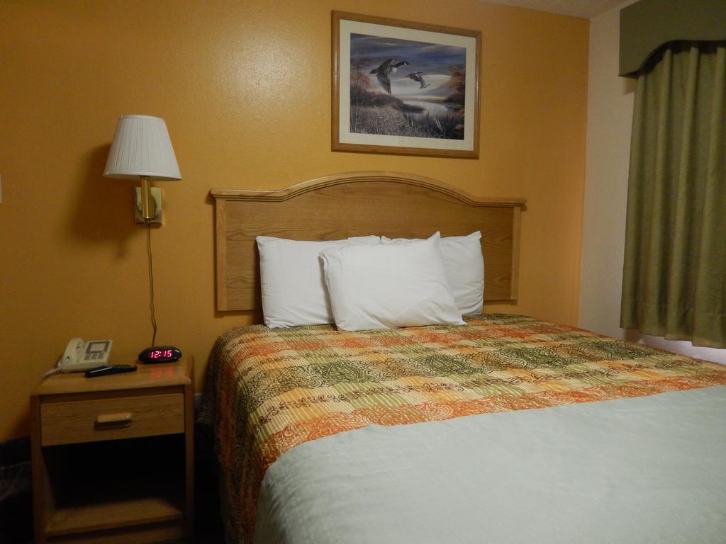 Executive Inn Pearsall Экстерьер фото