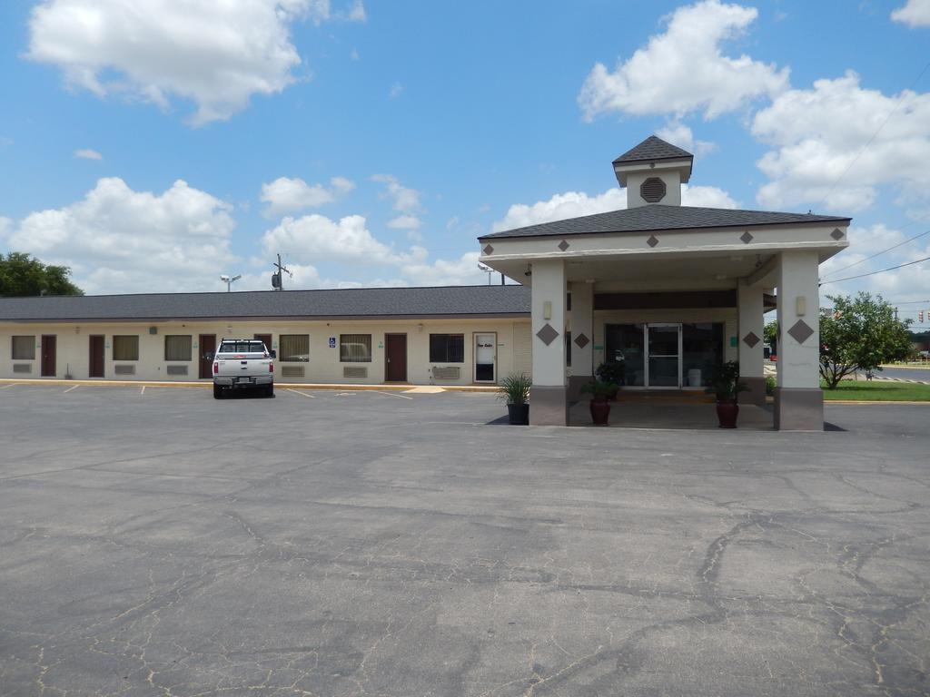 Executive Inn Pearsall Экстерьер фото