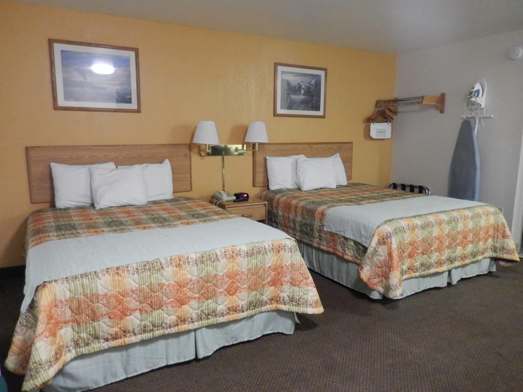 Executive Inn Pearsall Экстерьер фото