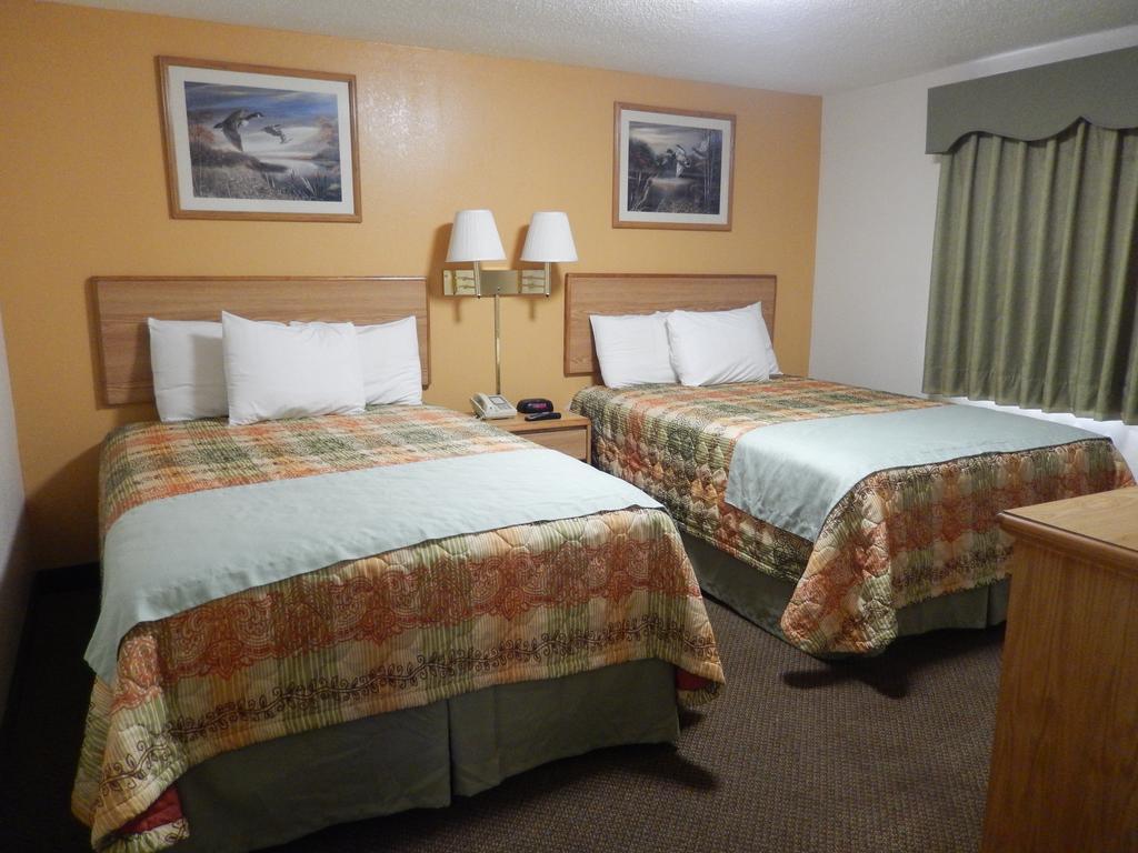 Executive Inn Pearsall Экстерьер фото