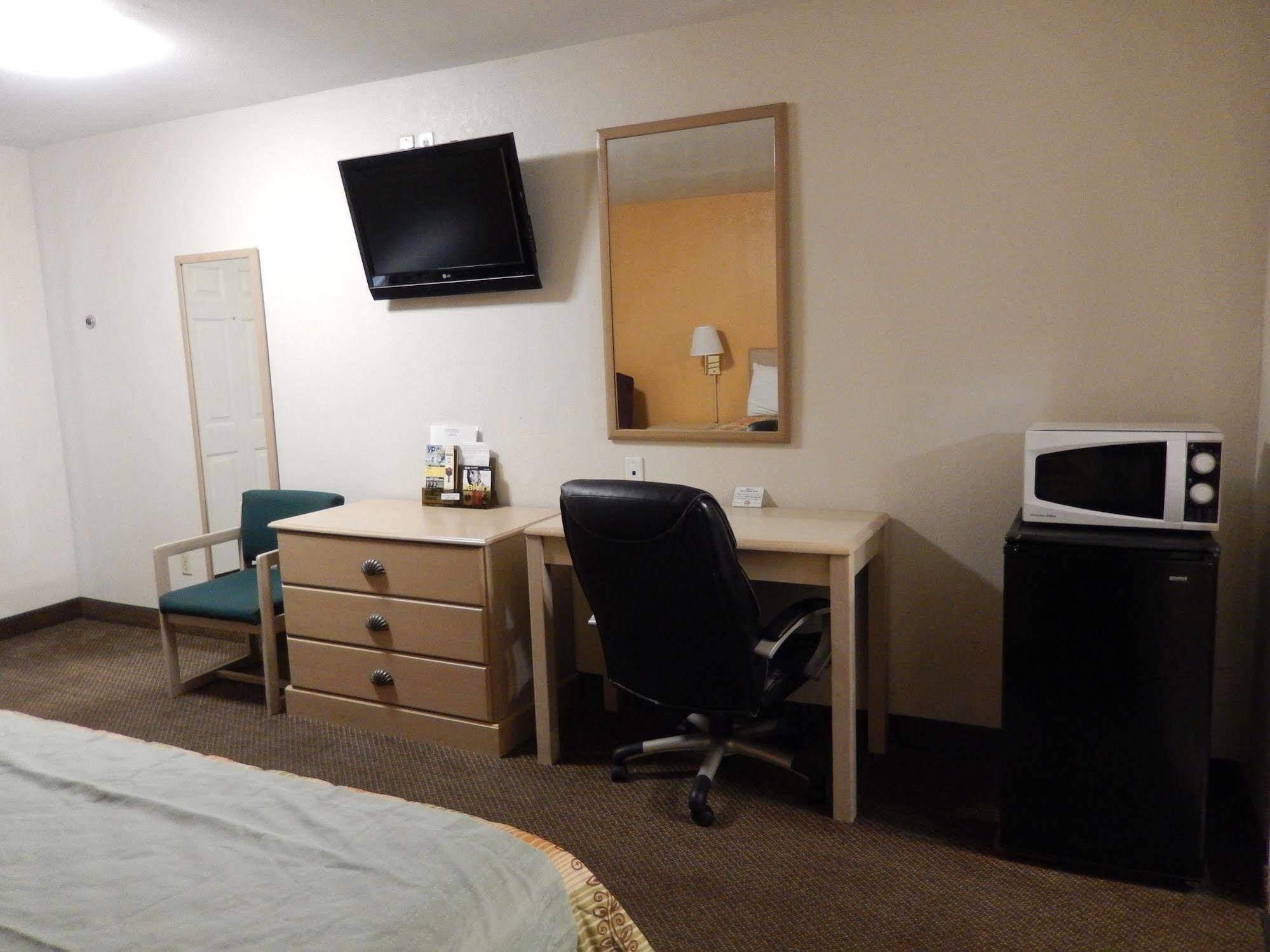 Executive Inn Pearsall Экстерьер фото