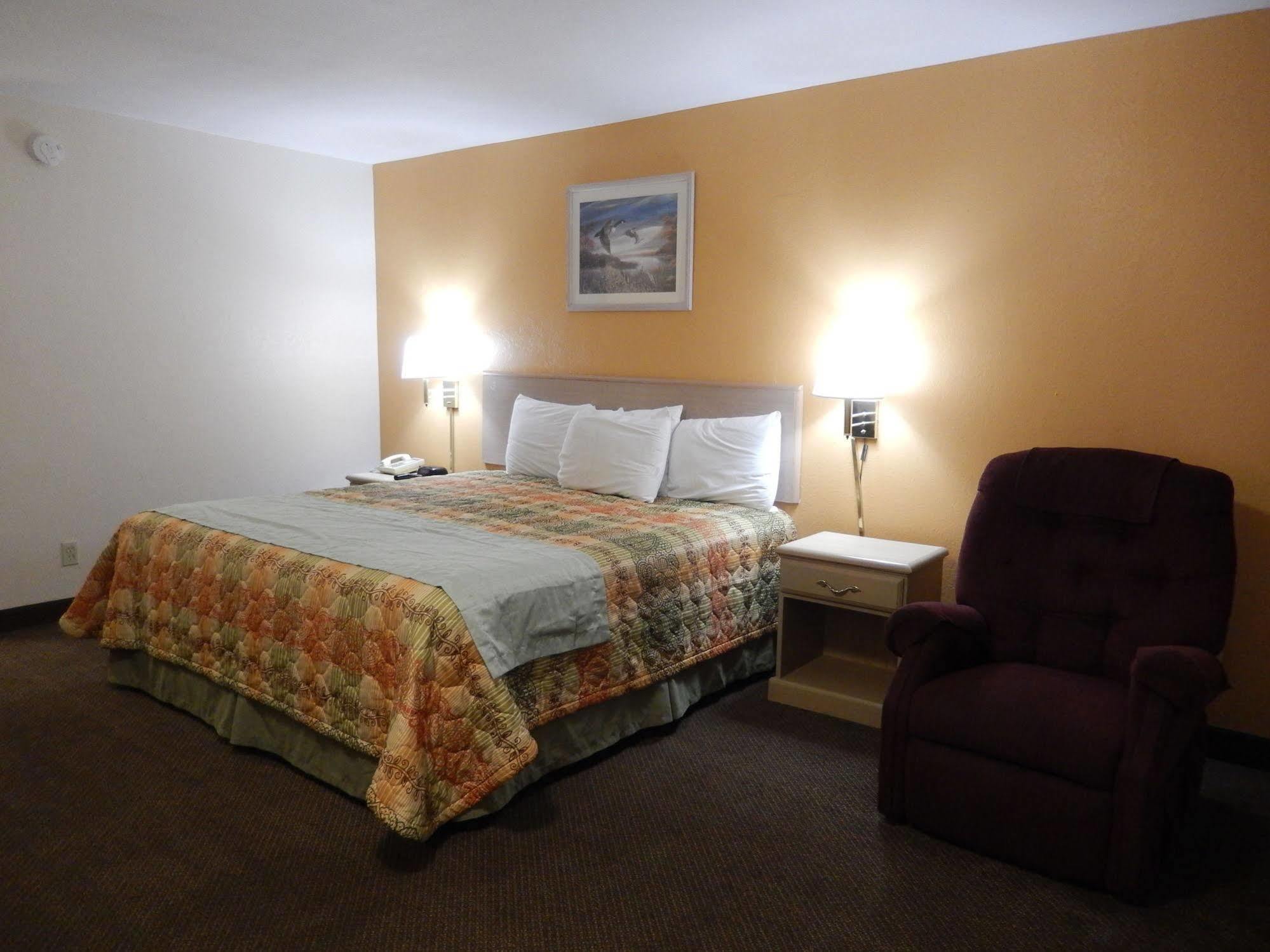 Executive Inn Pearsall Экстерьер фото