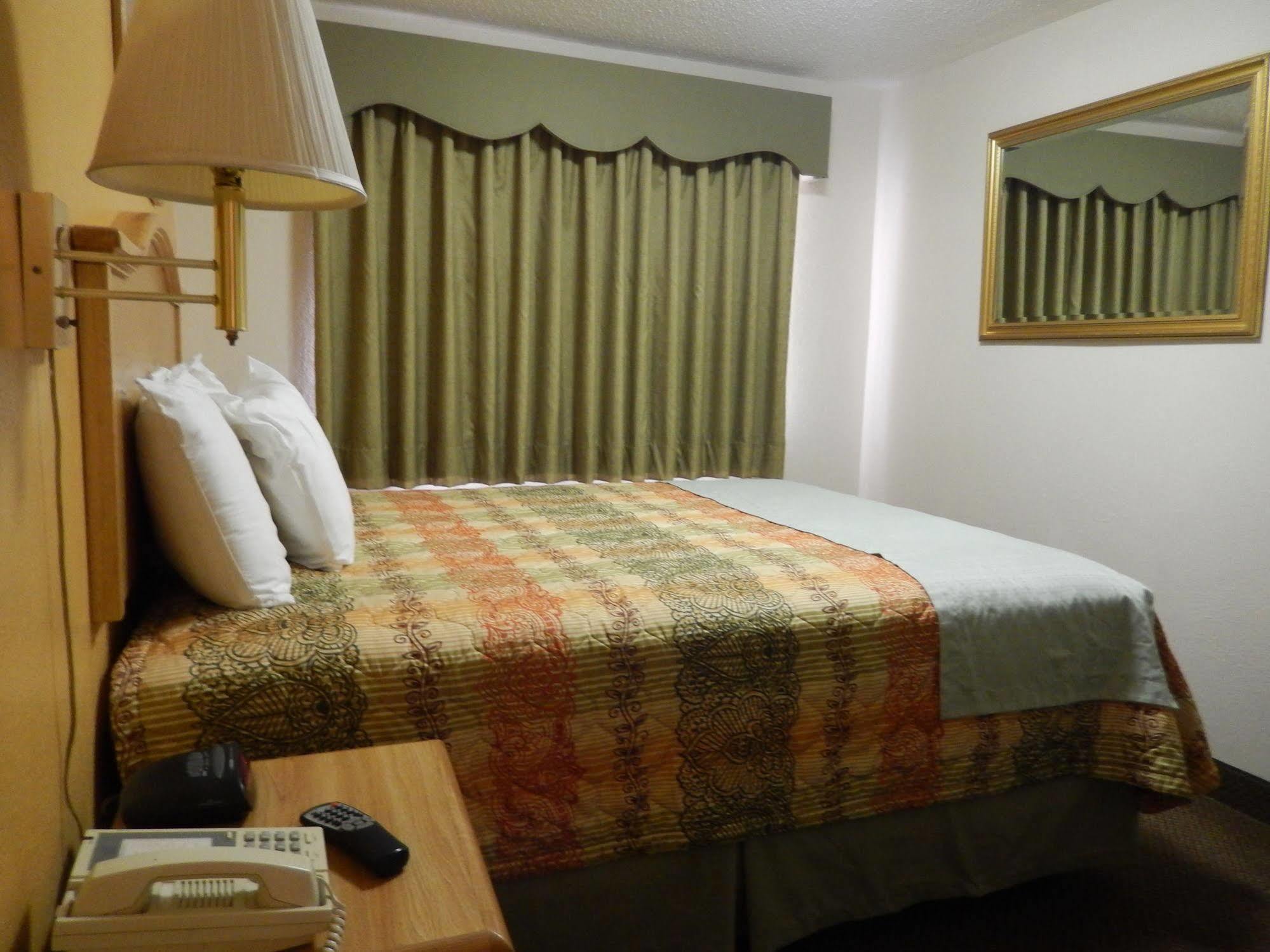 Executive Inn Pearsall Экстерьер фото