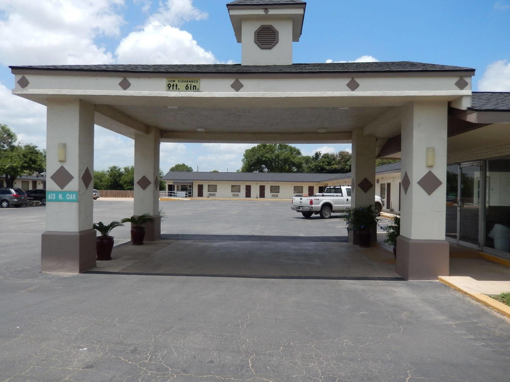Executive Inn Pearsall Экстерьер фото