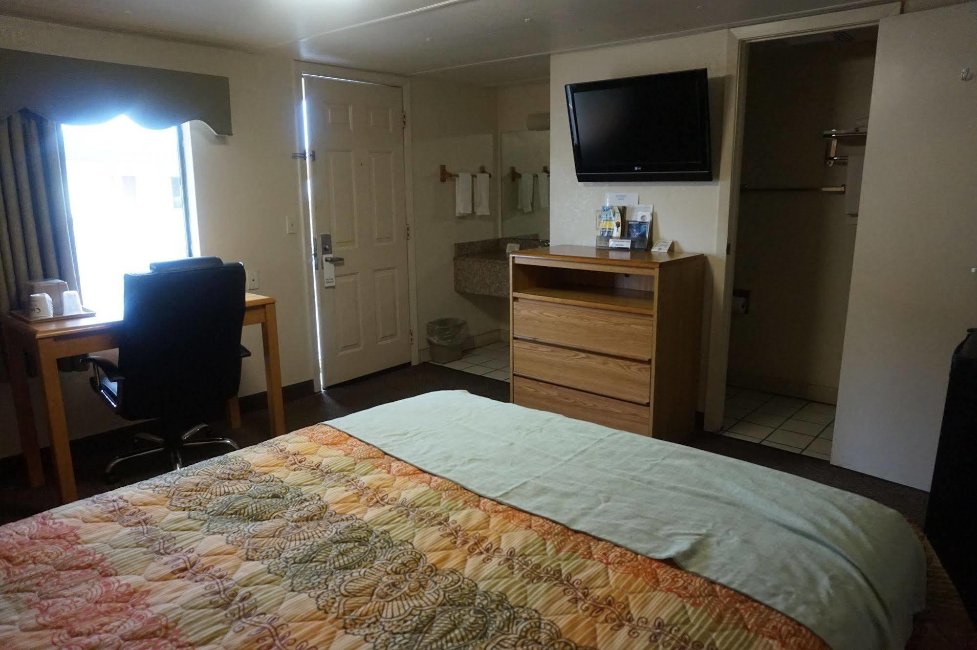 Executive Inn Pearsall Экстерьер фото