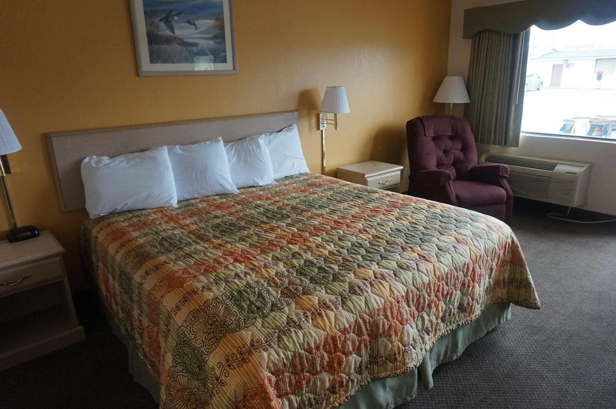Executive Inn Pearsall Экстерьер фото